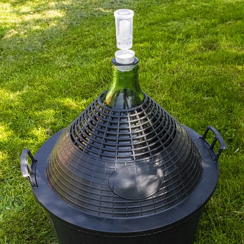 Balón na víno 34 L v plastovém koši - 7