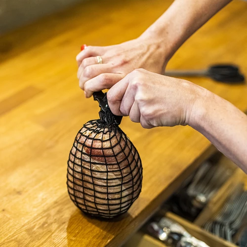 Černá uzenářská síťka o rozměrech 18 cm x 5 m, s tepelnou odolností do 220°C - 4