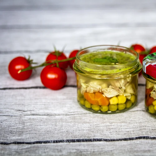 Jednoduchá sklenice 235 ml (fi82) s bordovým víčkem 6 ks. - 6