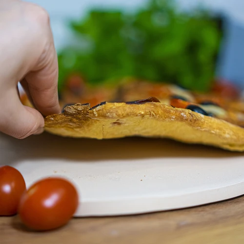 Kámen na pizzu s držadlem a nožem, z kordieritu, kulatý 33 cm - 15