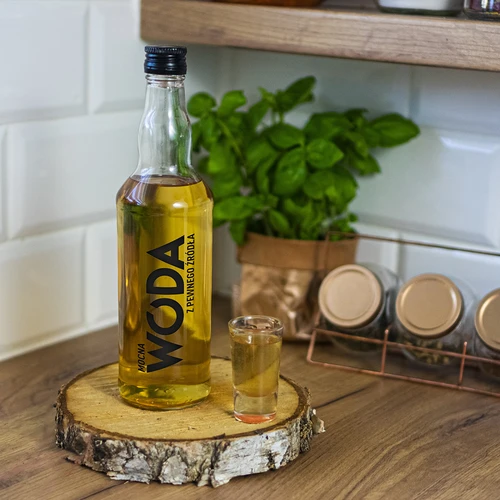 Láhev 0,5 L s uzávěrem a potiskem silná Voda - 5