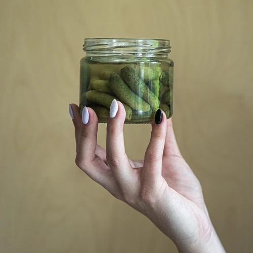 Nízká sklenice 330ml - s černým víčkem fi 82/6, 6ks. - 9