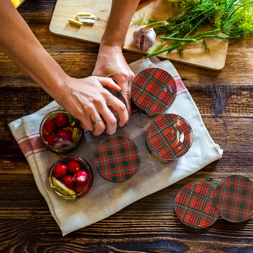 Uzávěr fi82/6 skotská kostka mix, 10 ks. - 7