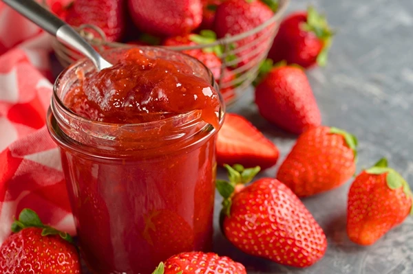 Domácí jahodový džem se sníženým obsahem cukru