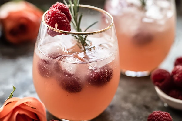 Domácí malinové víno - polosladké