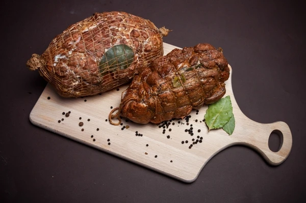 Domácí pečená šunka v bylinkách