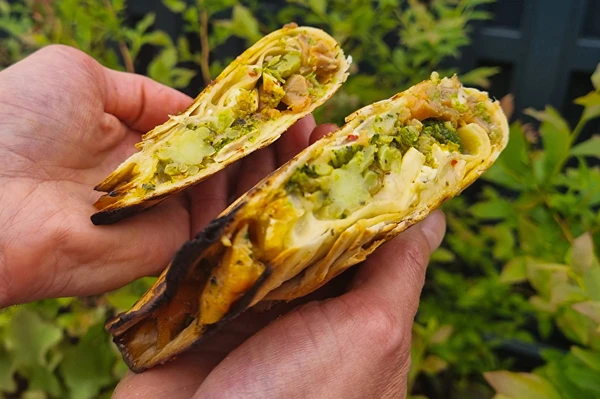 Grilované tortilly s uzeným lososem a brokolicí