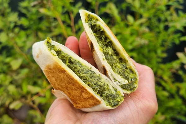 Grilované tortilly se špenátem a fetou