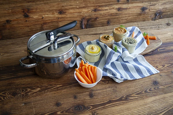 Hummus v různých chuťových variantách