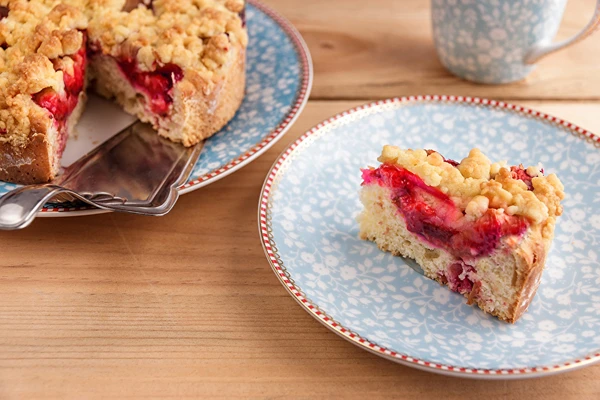 Kynutý koláč bez hnětení s jahodami