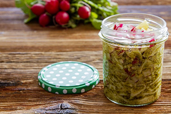 Pesto z ředkvičkových listů