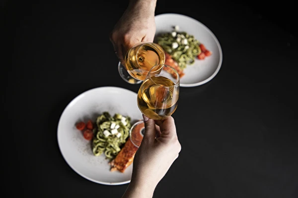 Těstoviny se špenátem a uzeným lososem