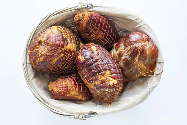 Tradiční uzená šunka