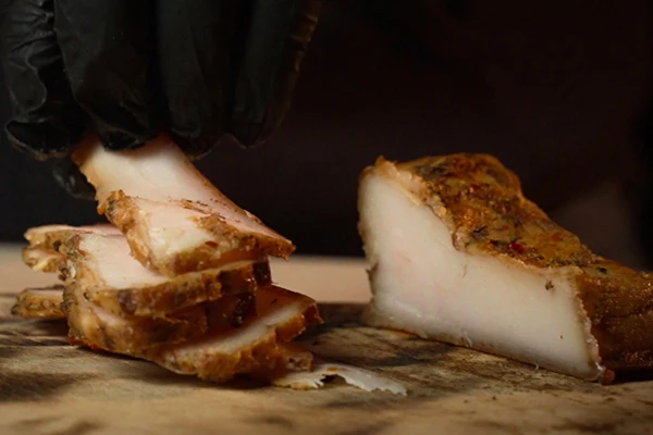 Uzený špek s bylinkami