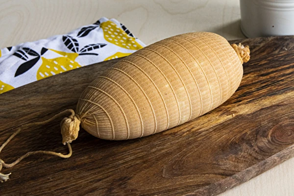 Uzený sýr na syřidle