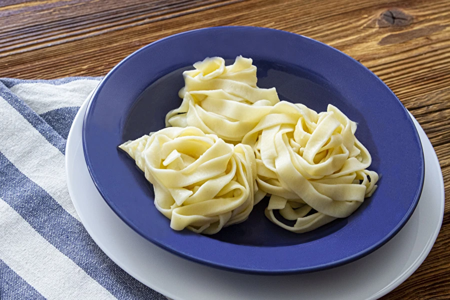 Domácí těstoviny typu tagliatelle