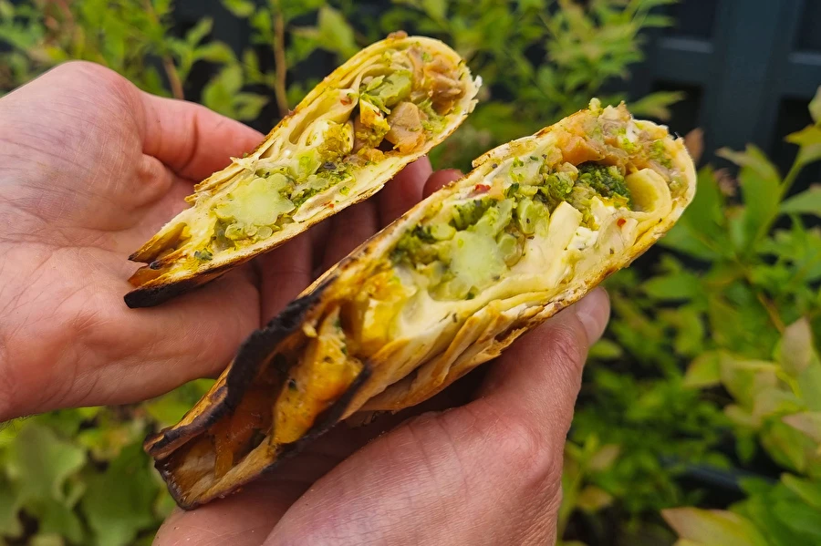 Browin Przepiśnik - Grilované tortilly s uzeným lososem a brokolicí