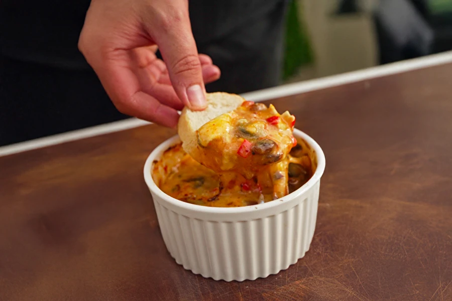 Rozplývající se camembert s broskvovým džemem