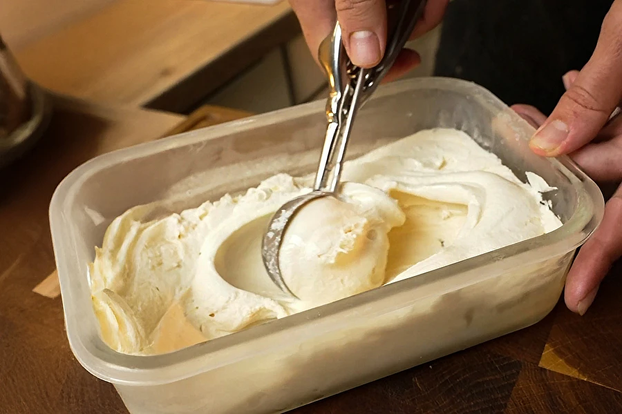 Smetanová zmrzlina s nádechem koňaku