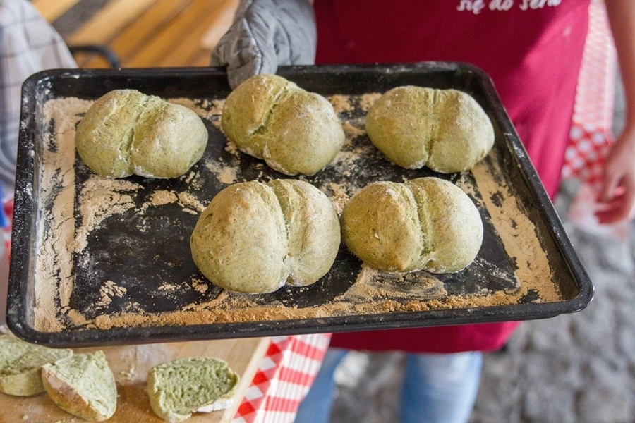 Browin Przepiśnik - Špenátový chléb / špenátové housky